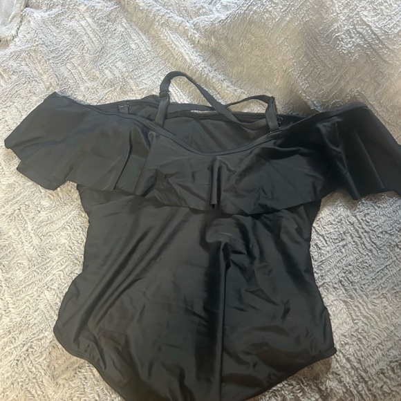 Hot topic Black Off The Shoulder Ruffle Swimsuit - Picture 5 of 5